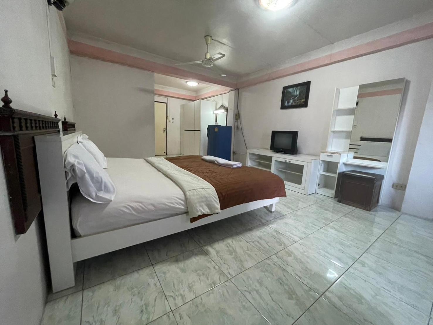 Oyo 75494 President Apartment Pattaya Εξωτερικό φωτογραφία