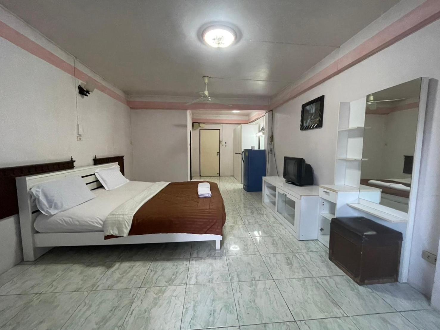 Oyo 75494 President Apartment Pattaya Εξωτερικό φωτογραφία