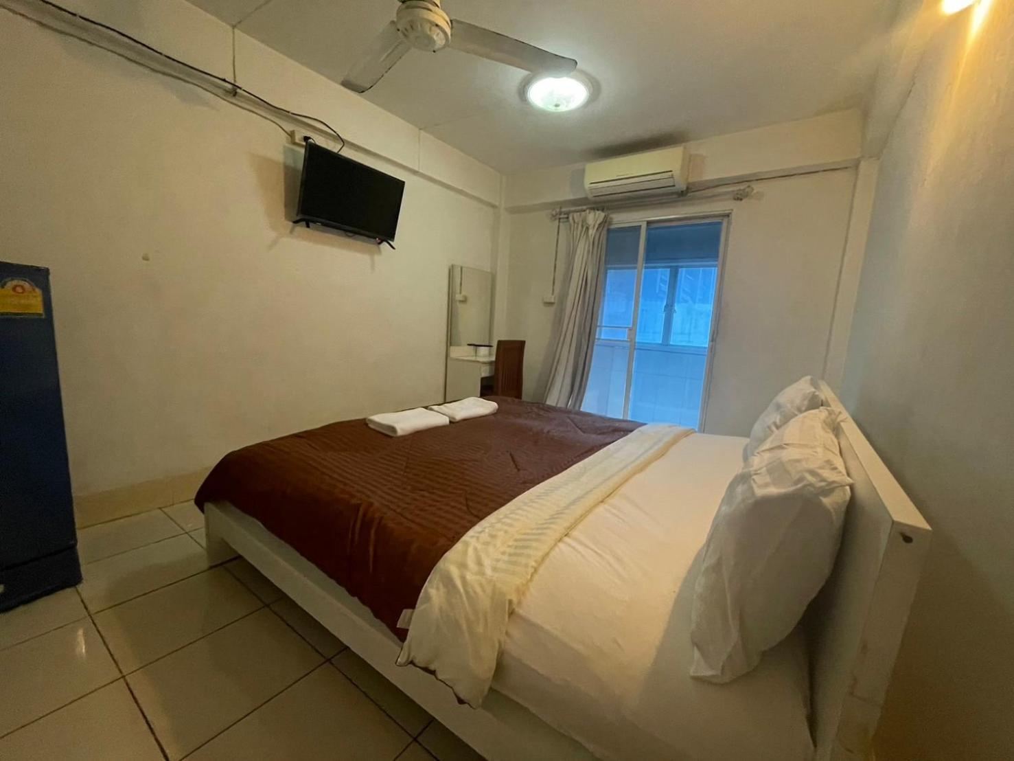 Oyo 75494 President Apartment Pattaya Εξωτερικό φωτογραφία