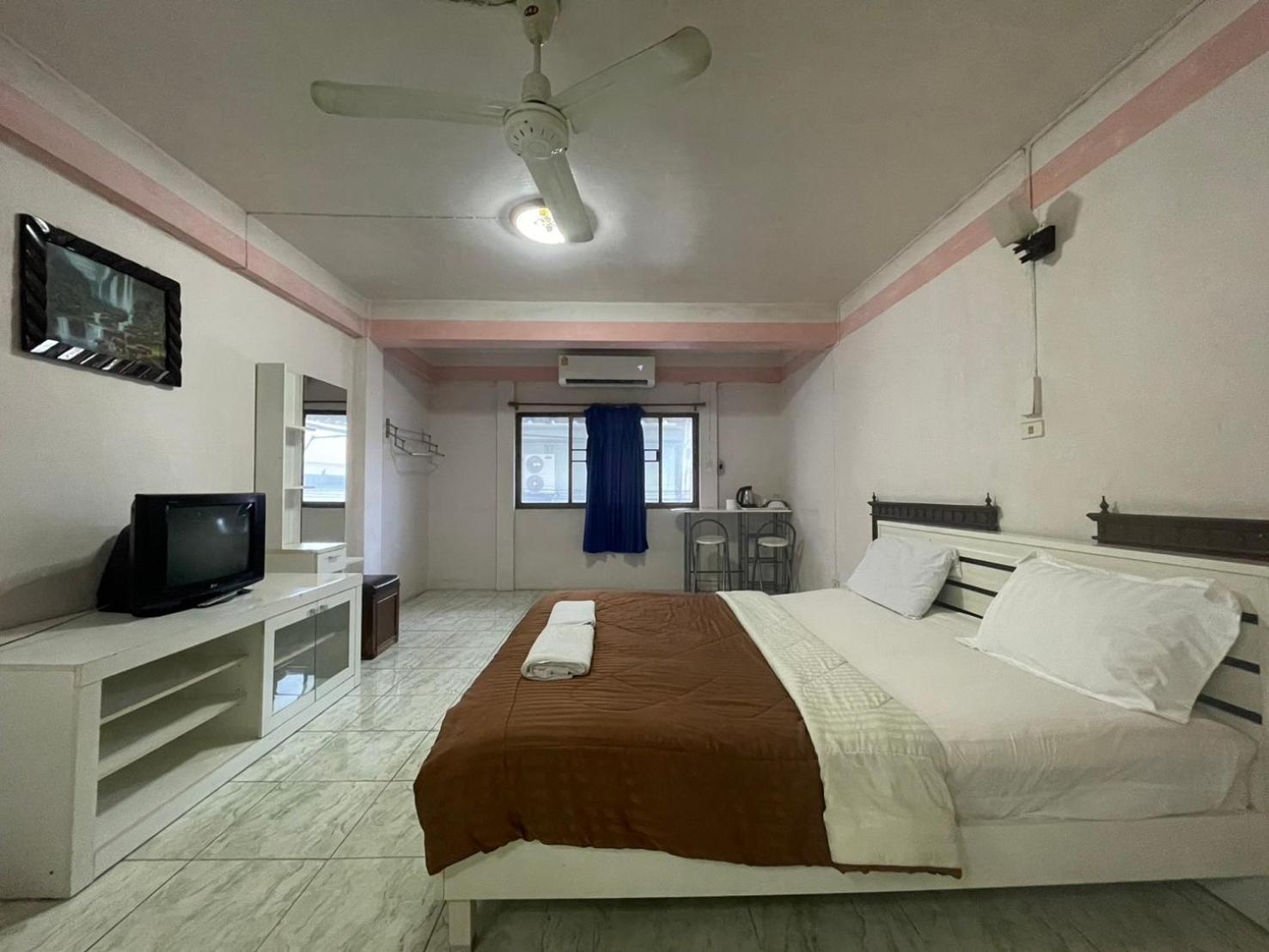 Oyo 75494 President Apartment Pattaya Εξωτερικό φωτογραφία