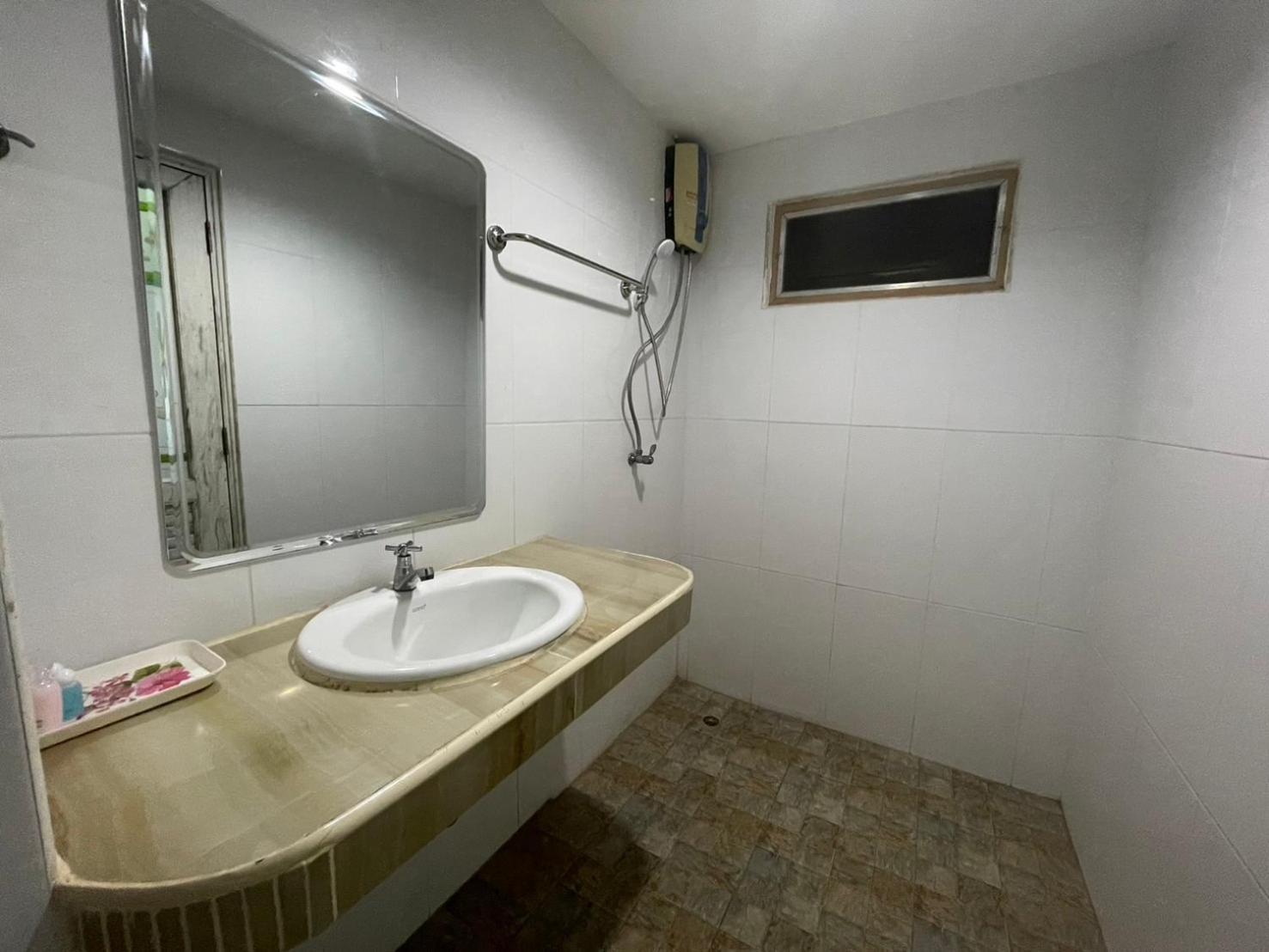 Oyo 75494 President Apartment Pattaya Εξωτερικό φωτογραφία