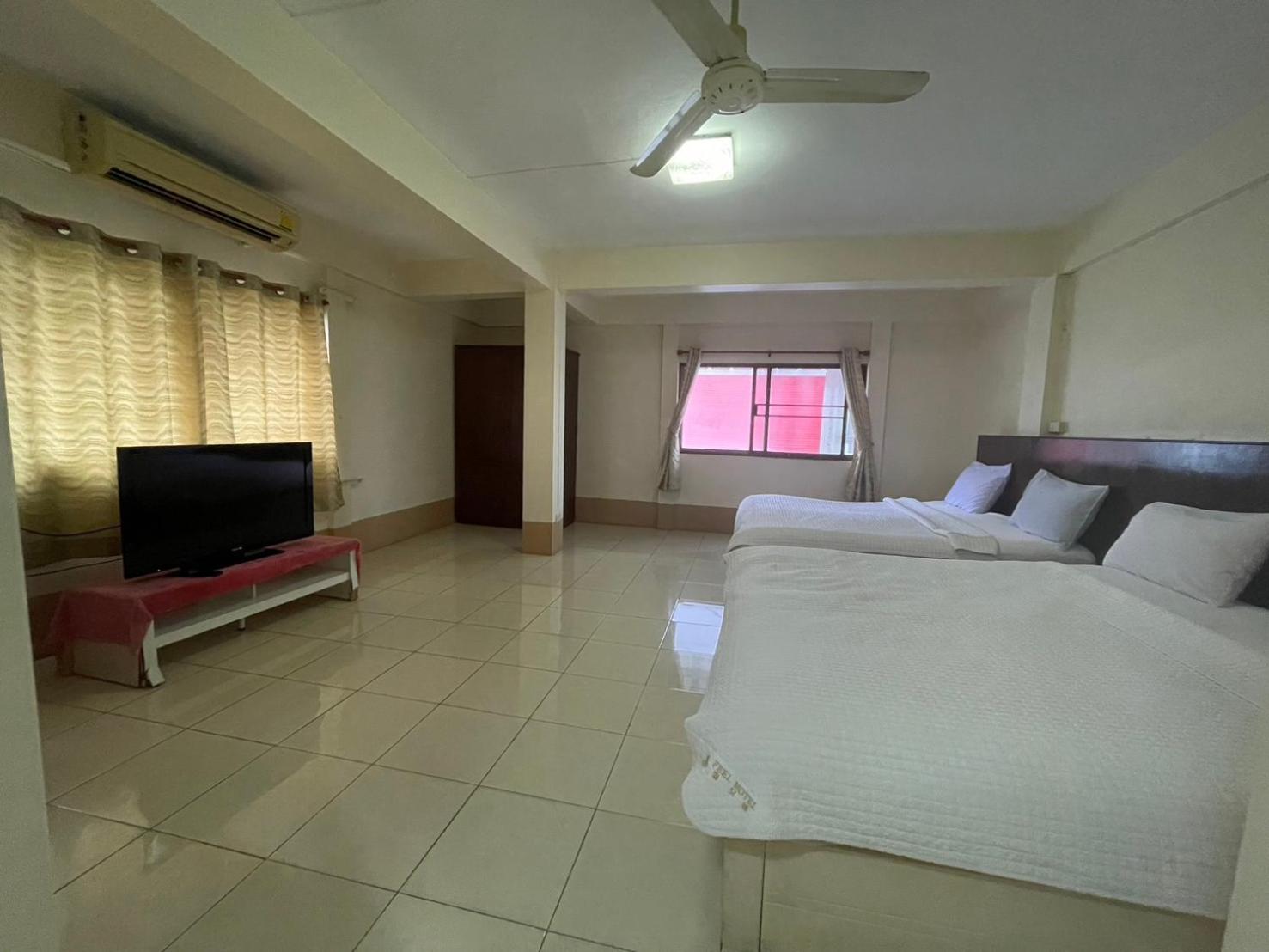 Oyo 75494 President Apartment Pattaya Εξωτερικό φωτογραφία