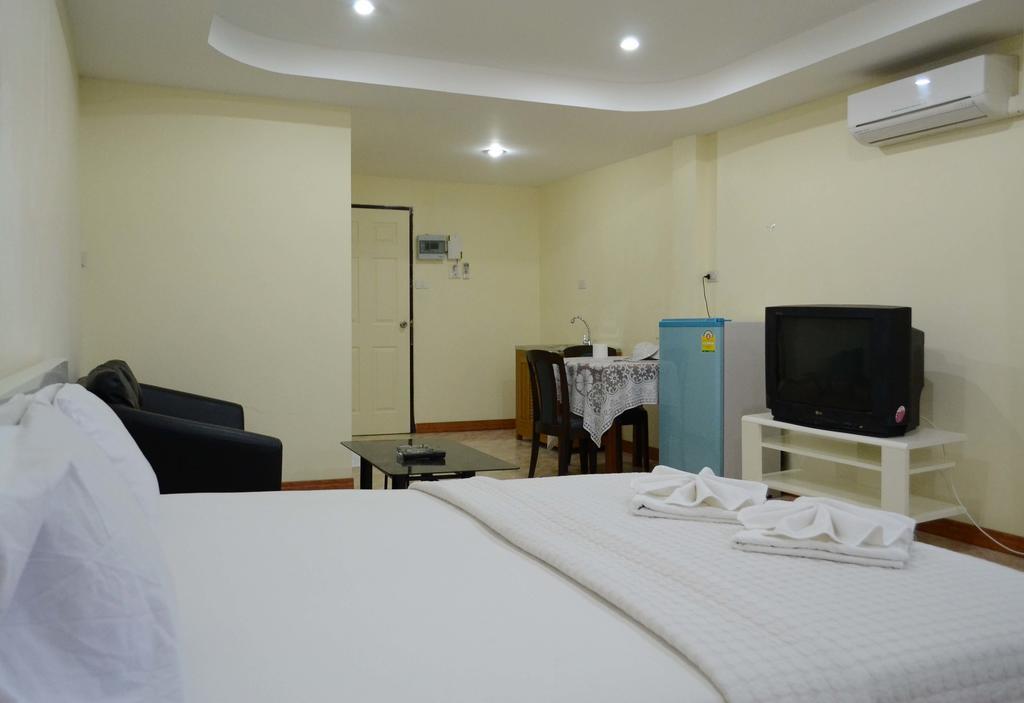 Oyo 75494 President Apartment Pattaya Δωμάτιο φωτογραφία