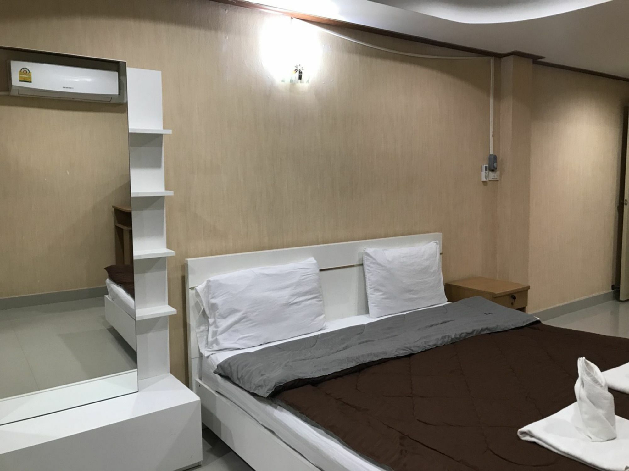 Oyo 75494 President Apartment Pattaya Εξωτερικό φωτογραφία